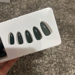 Green False Nail Set